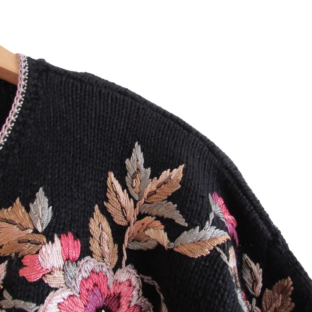 Heirloom Collectibles Vintage Black Embroidered Floral Cardigan Sweater Medium - Picture 3 of 11